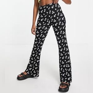 Hollister Flower Ultra Hi Rise Hippie Black Stretch Flare Pant Medium Short